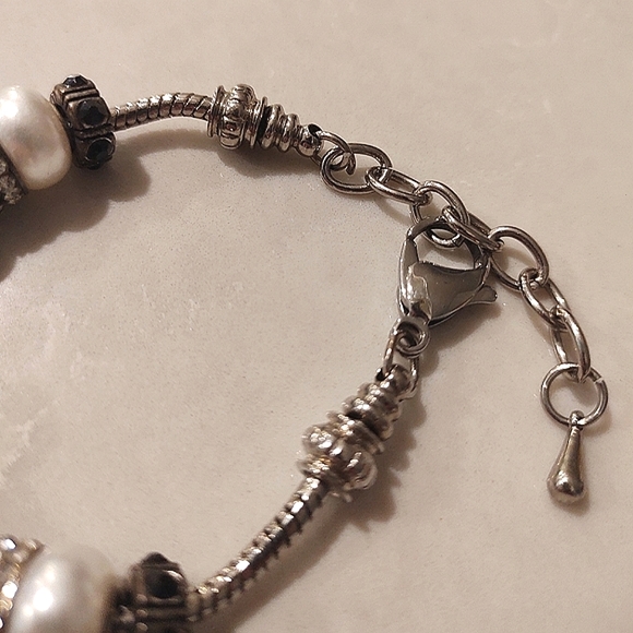 Bella Perlina | Crystal Bead Bracelet Black & White Rhinestones Daisy Flower - Picture 5 of 9